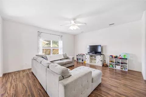 Living - 319 Falling Pine Dr, Conroe, TX 77304 photo 2 of 3
