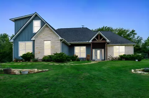 10856 Whispering Oaks Dr, Hearne, TX 77859