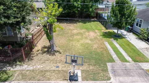 3112 Hyacinth St, Houston, TX 77009
