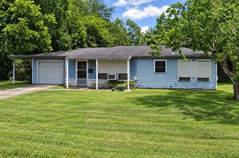 1406 Algee St, Port Lavaca, TX 77979