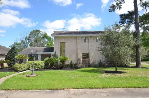 2711 Williamsburg Dr, Dickinson, TX 77539