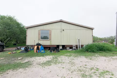 8858 County Road 615, Skidmore, TX 78389