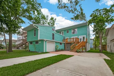 921 Ivy Rd, Clear Lake Shores, TX 77565