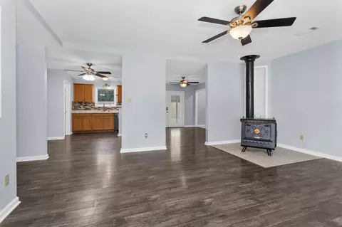 Living - 586 Diggs Rd, Willis, TX 77378 photo 3 of 4