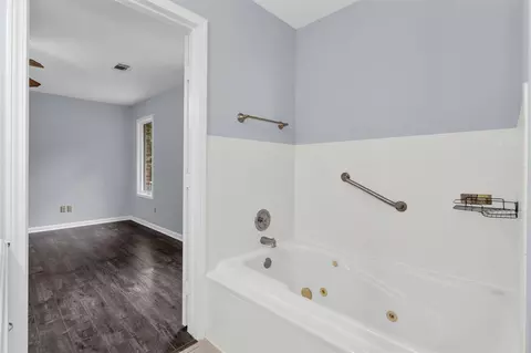 Bath - 586 Diggs Rd, Willis, TX 77378 photo 5 of 6