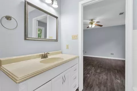 Bath - 586 Diggs Rd, Willis, TX 77378 photo 3 of 6