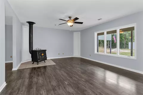 Living - 586 Diggs Rd, Willis, TX 77378 photo 1 of 4