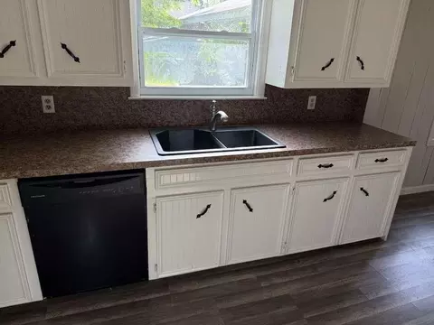 201 Smith St, Clute, TX 77531