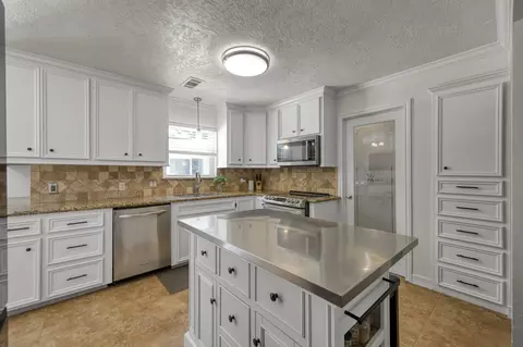 Kitchen - 6107 Craigway Rd, Spring, TX 77389 photo 2 of 3