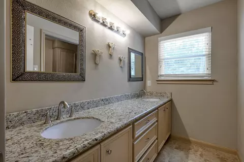 Bath - 6107 Craigway Rd, Spring, TX 77389 photo 3 of 3