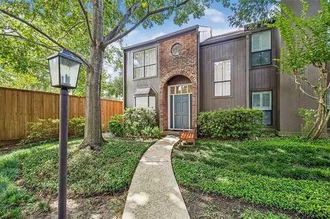 701 Bering Dr #1501, Houston, TX 77057