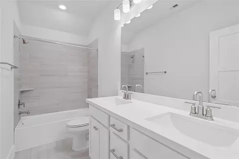 Bath - 2035 Forest Stream Way, Conroe, TX 77304 photo 3 of 5