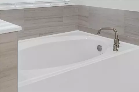 Bath - 2035 Forest Stream Way, Conroe, TX 77304 photo 5 of 5