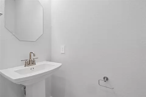 Bath - 2035 Forest Stream Way, Conroe, TX 77304 photo 4 of 5