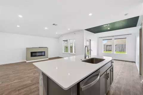 Kitchen - 1710 Mountain Echo Dr, Richmond, TX 77469 photo 4 of 6