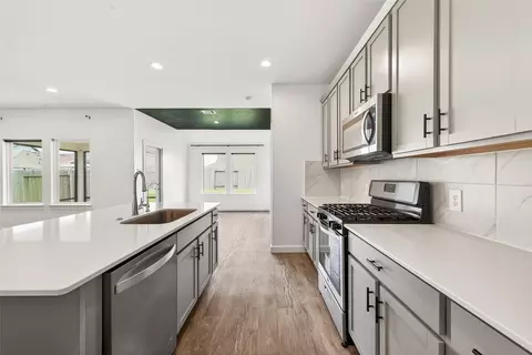 Kitchen - 1710 Mountain Echo Dr, Richmond, TX 77469 photo 5 of 6