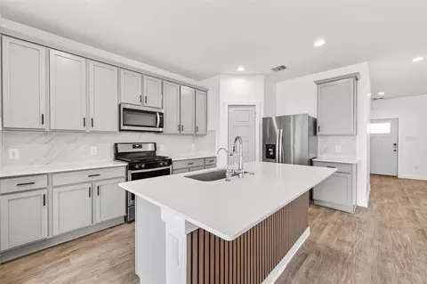 Kitchen - 1710 Mountain Echo Dr, Richmond, TX 77469 photo 3 of 6