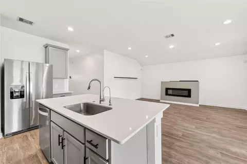 Kitchen - 1710 Mountain Echo Dr, Richmond, TX 77469 photo 6 of 6