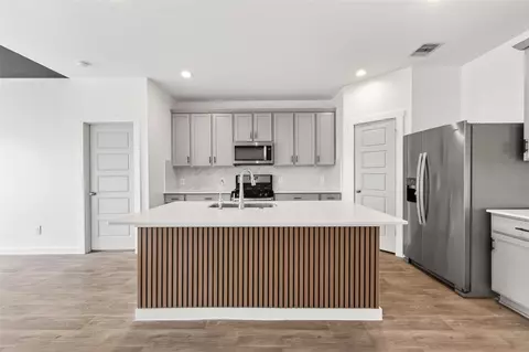 Kitchen - 1710 Mountain Echo Dr, Richmond, TX 77469 photo 2 of 6