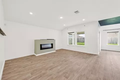 Living - 1710 Mountain Echo Dr, Richmond, TX 77469 photo 1 of 2