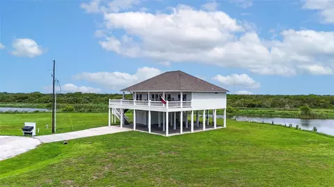708 Cameron Cir, Crystal Beach, TX 77650
