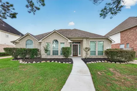 2726 Martinec Dr, Pearland, TX 77584