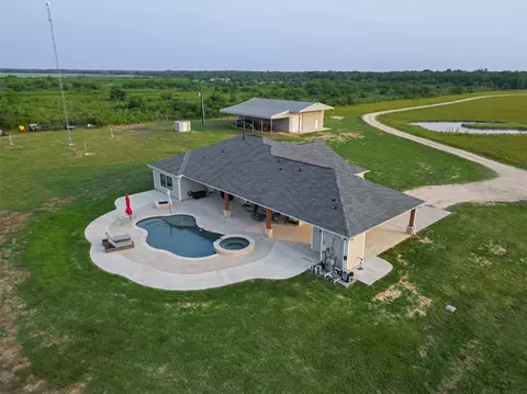 16702 Dipple Rd, Guy, TX 77444