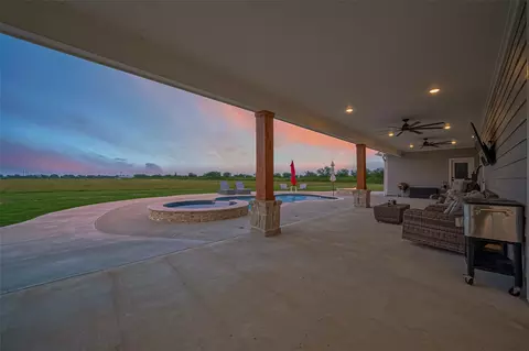 Exterior - 16702 Dipple Rd, Guy, TX 77444 photo 6 of 8