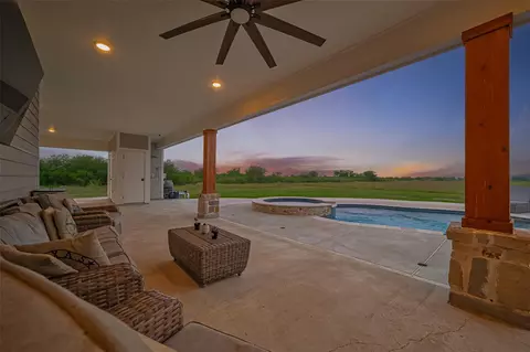 Exterior - 16702 Dipple Rd, Guy, TX 77444 photo 5 of 8