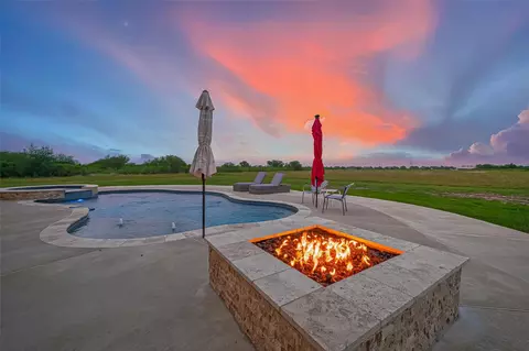 Exterior - 16702 Dipple Rd, Guy, TX 77444 photo 7 of 8