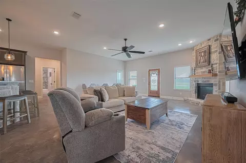 Living - 16702 Dipple Rd, Guy, TX 77444 photo 1 of 2