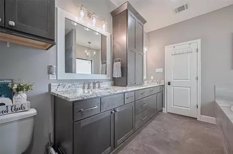 Bath - 16702 Dipple Rd, Guy, TX 77444 photo 5 of 5