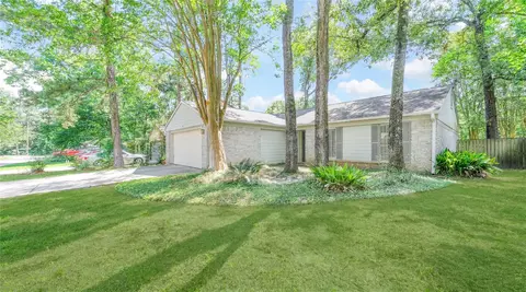 26 S White Pebble Ct, The Woodlands, TX 77380