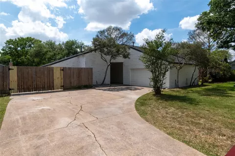 13607 Meisterwood Dr, Houston, TX 77065