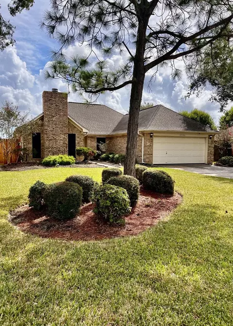 2506 18th St N, Texas City, TX 77590