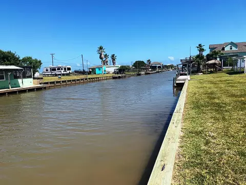 2331 Gulfview Dr, Sargent, TX 77414