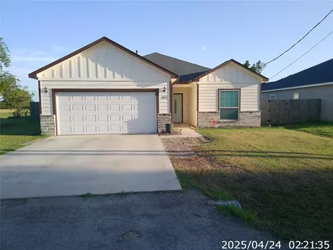 1027 Wallace St, Columbus, TX 78934