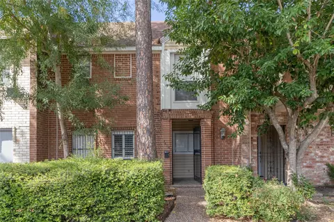 1404 Walnut Bend Ln #23, Houston, TX 77042