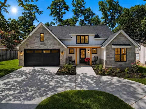 1840 E Lake Dr, Huntsville, TX 77340