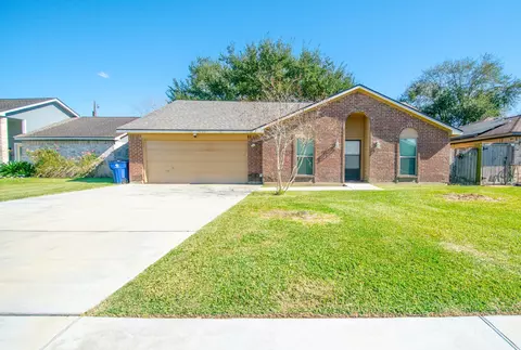 3 Lazybrook St, Angleton, TX 77515