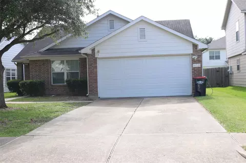 16526 Eaglewood Shadows Dr, Sugar Land, TX 77498