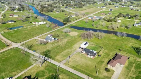 819 Mill Rd, Angleton, TX 77515 photo 6