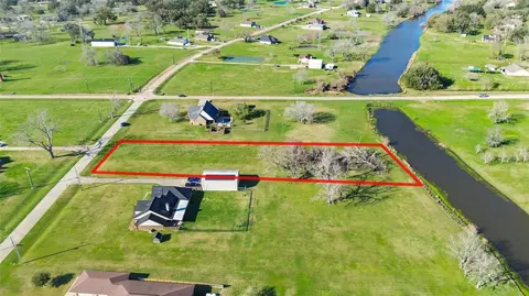 819 Mill Rd, Angleton, TX 77515 photo 2