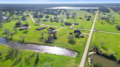 819 Mill Rd, Angleton, TX 77515 photo 7