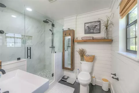 Bath - 333 Edgewood, Onalaska, TX 77360 photo 2 of 4