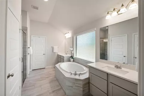 Bath - 405 Elevation Ave, Montgomery, TX 77316 photo 1 of 4