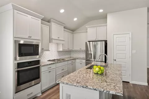 Kitchen - 405 Elevation Ave, Montgomery, TX 77316 photo 4 of 5