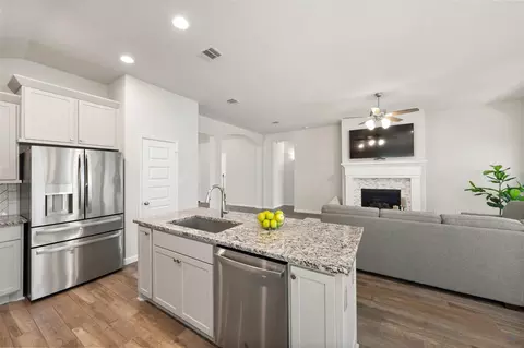 Kitchen - 405 Elevation Ave, Montgomery, TX 77316 photo 5 of 5