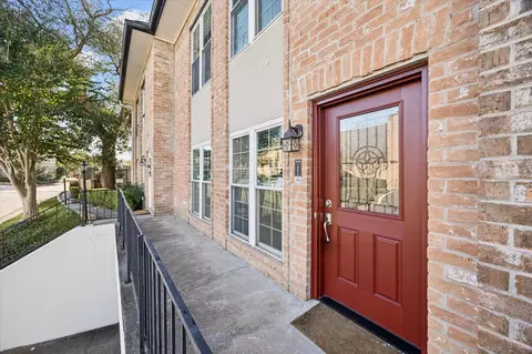 1802 Stoney Brk #102, Houston, TX 77063