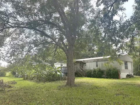 414 Shaw St, Alvin, TX 77511